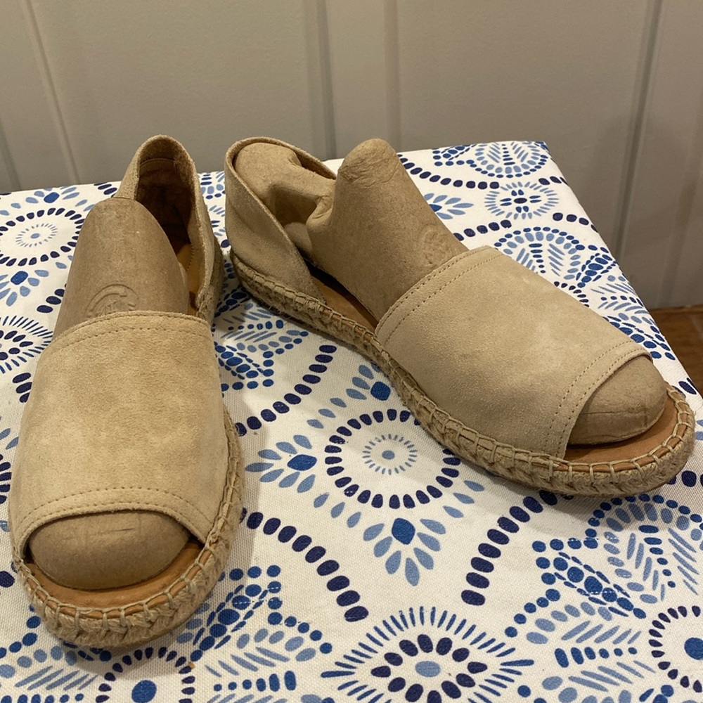 Born seak natural suede drilles size 9 new in box